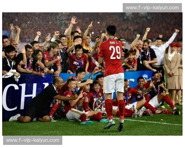 巅峰对决，荣耀之战：恒大与南华的绿茵传奇